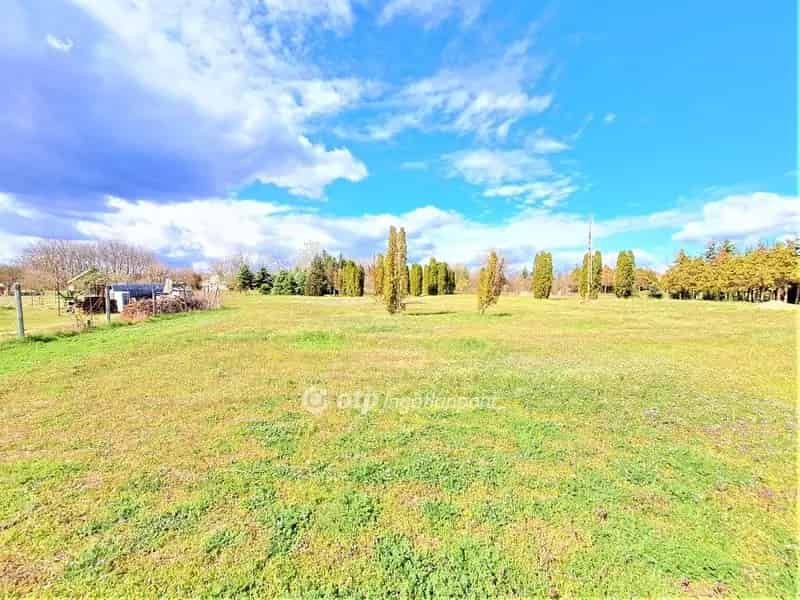 Cegléd Budai úti tavak közelében 3206 m2-es telek eladó