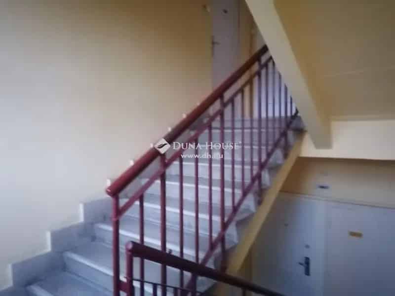 Felujítandó 2 szobás lakás Pécs Uránvárosban