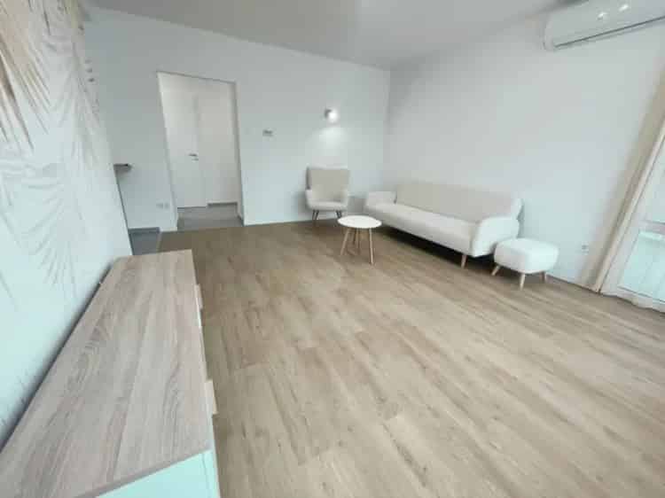 Győr Nádorváros 64m2 Felújított Klímás Lakás Erkéllyel Garázzsal