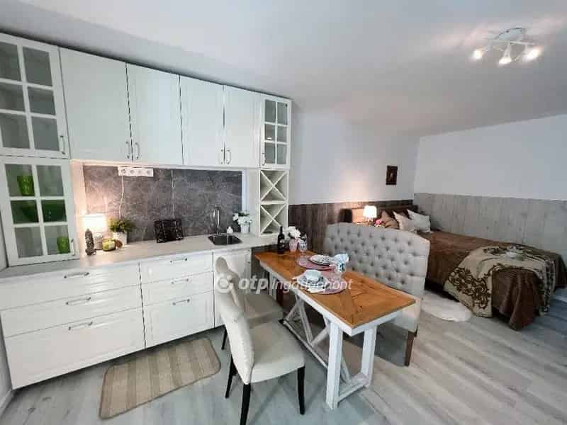 Örökpanorámás Luxusvilla Sashegyen 5 Apartmannal
