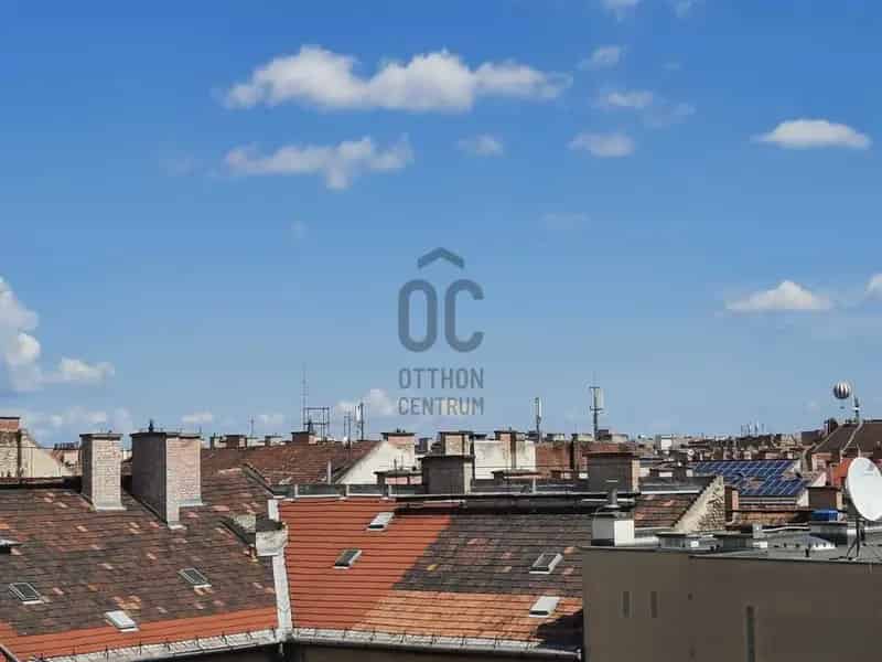 Blaha Lujza Ter kozeli kertre nezo garzonlakas elado