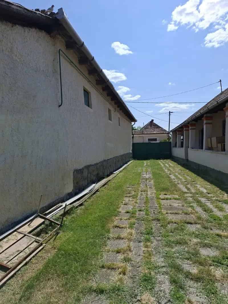 Füzesabonyi felújítandó parasztház dupla garázzsal 817 nm-es telken