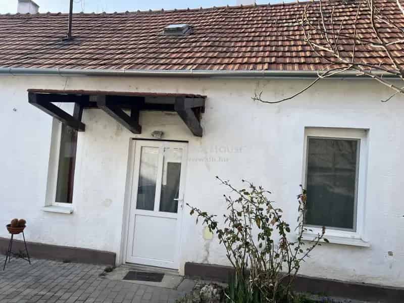 Felujítandó kőház Veszprémben 80nm 231nm telekkel