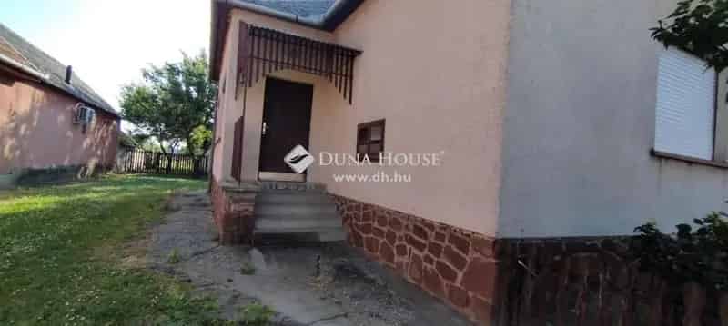 Decsi családi ház eladó - 101 nm, 2+1 szoba, garázs