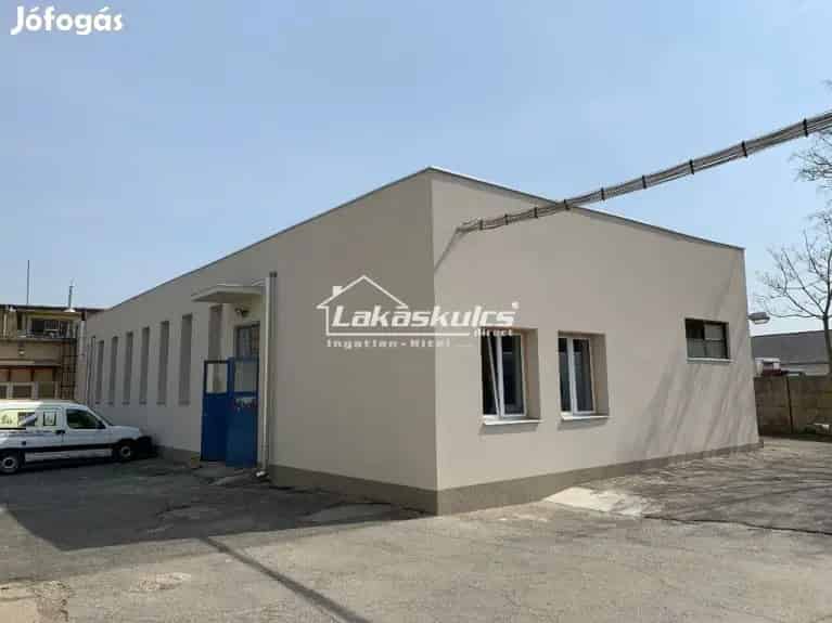 Szombathelyi felújított raktárépület eladó 198 m2