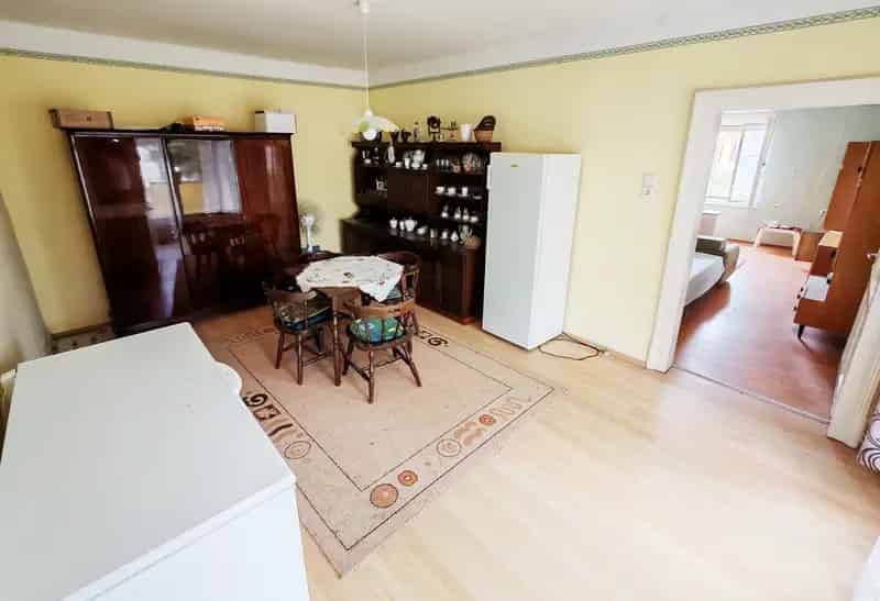 100m2-es családi ház 5000m2 telekkel eladó