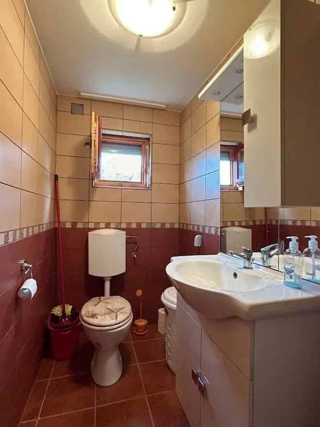 Velencefürdői hétvégi ház eladó - berendezéssel, kerttel, garázzsal