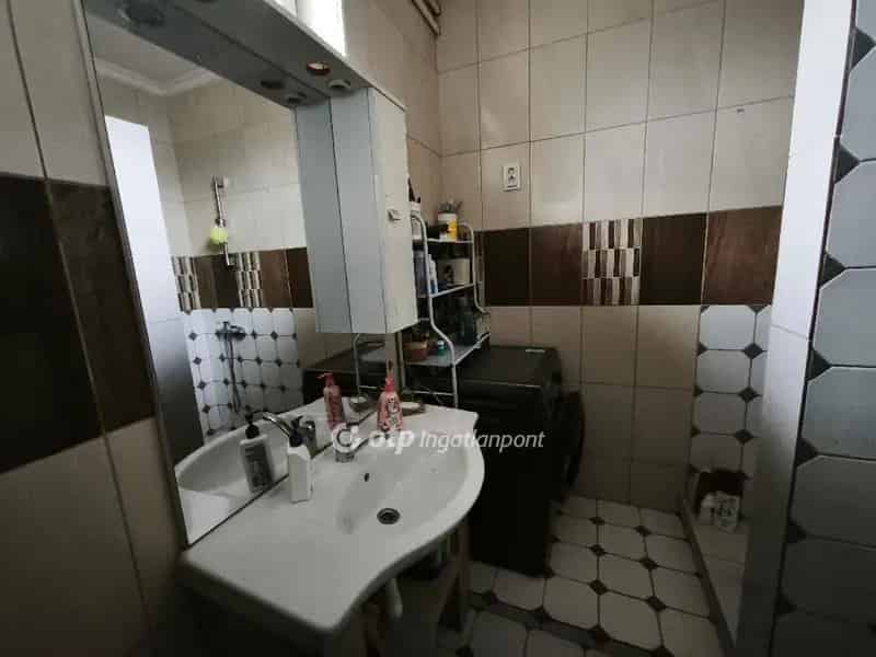 Bakson 211nm-es felújított családi ház eladó 1359nm-es telken