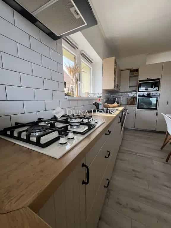 Panorámás családi ház Balatonalmádiban 3 apartmannal