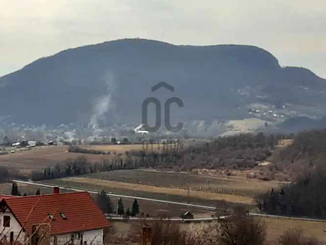 Eladó telek panorámával Káptalantótiban, csendes környezetben