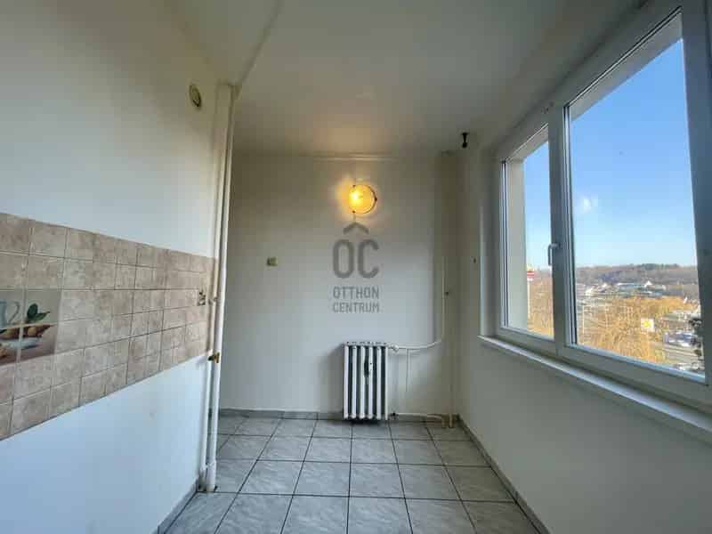 Sopron 49m2-es 3 emeleti lakás eladó