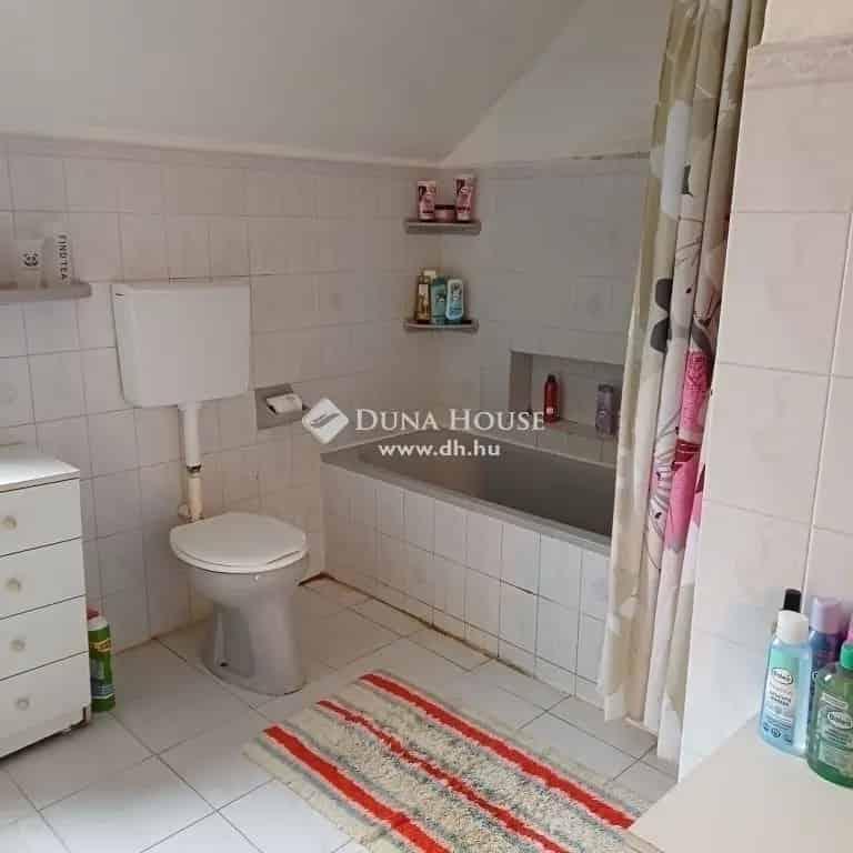 Pécs belvárosi ikerház eladó - 4 szoba, garázs, kert