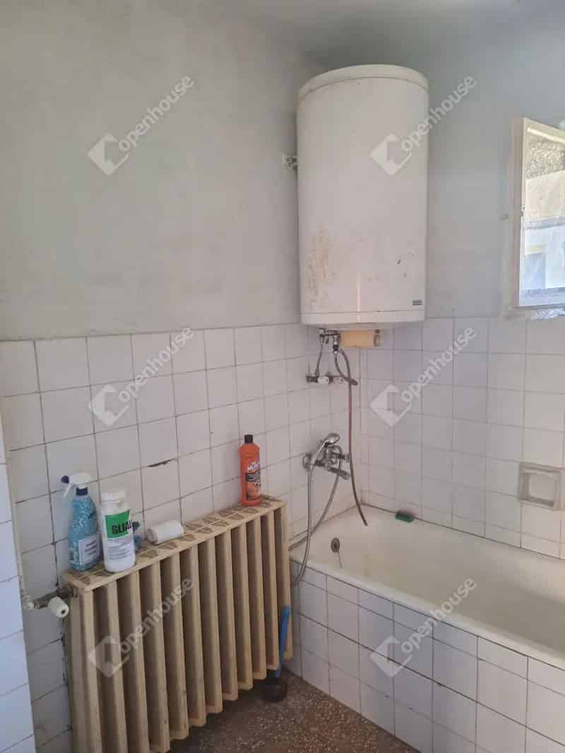 Dombóvári családi ház eladó - 4 szoba, garázs, kert