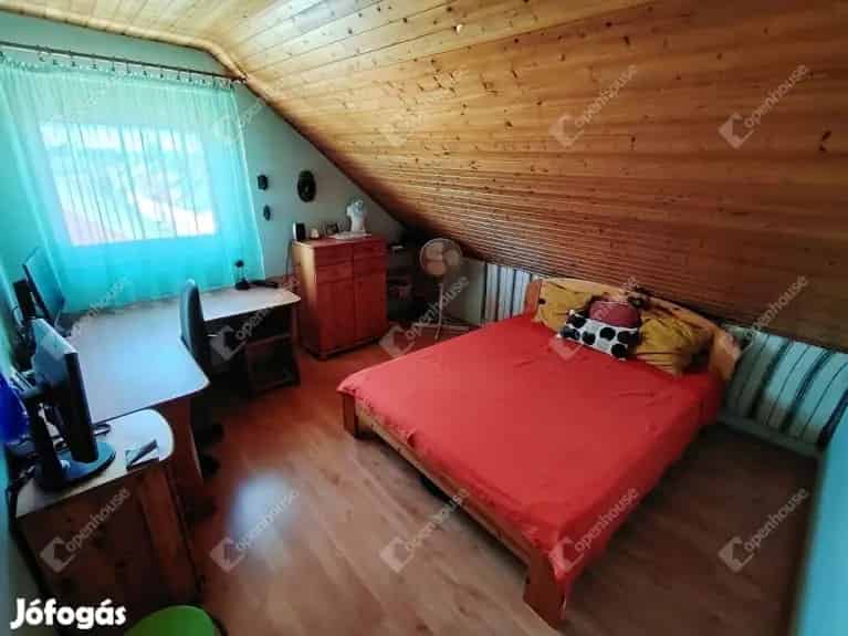 Székesfehérvári társasházi lakás eladó - 128 nm - kert - garázs