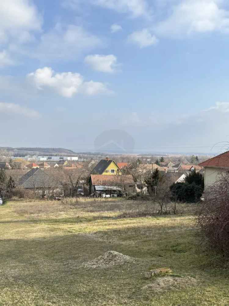 Pákozd 1241 m² Telek Eladó Kis Présházzal