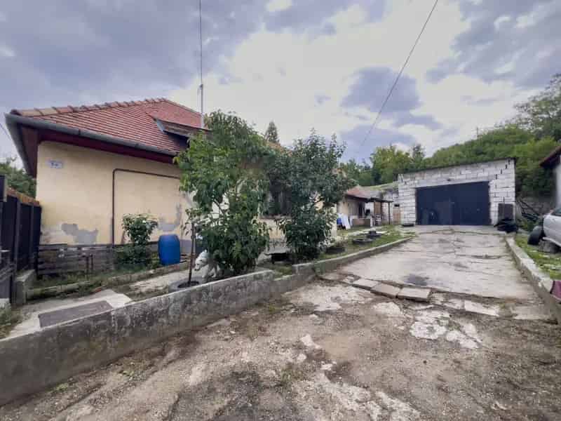 Kőből épült sváb ház eladó Biatorbágy közelében