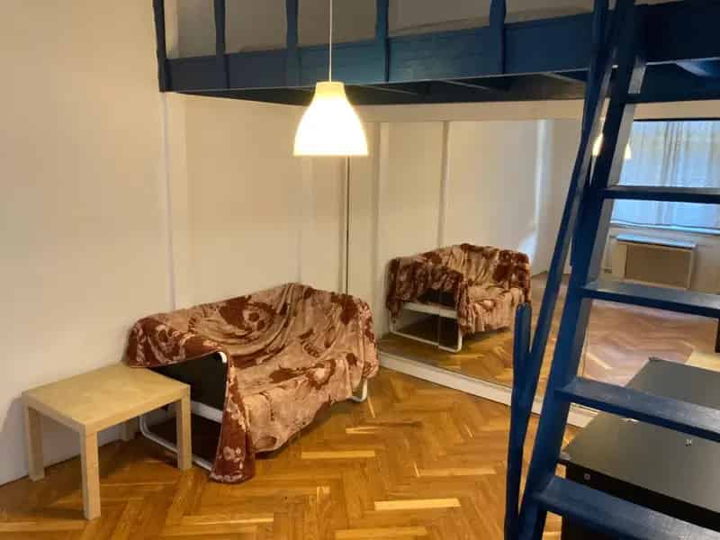 30 nm-es 1 szobás galériás lakás VIII kerületben