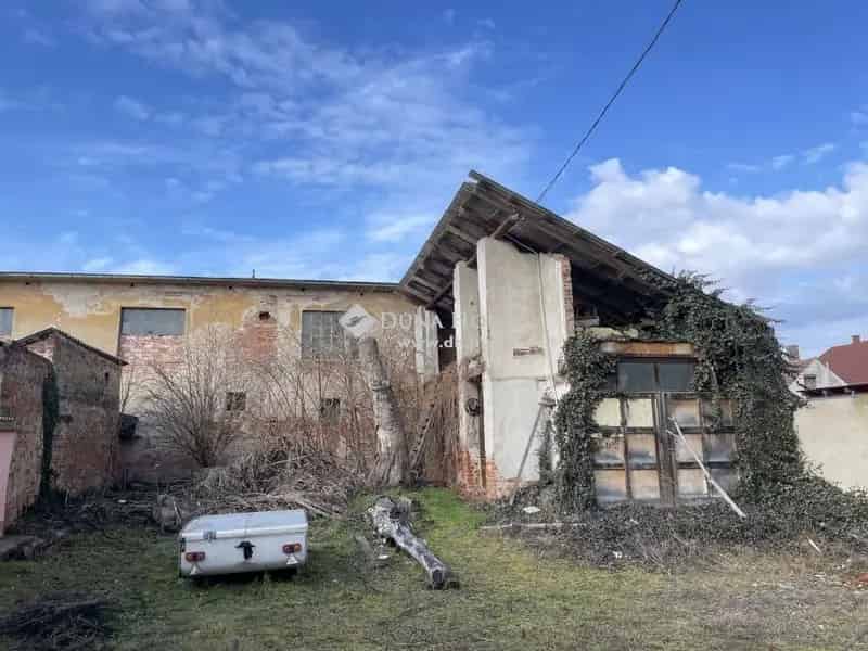 Építési Telek Kormenden Központi Helyen