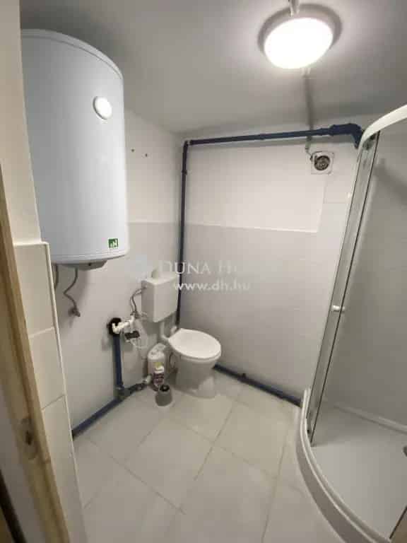Badacsonytomaji nyaraló eladó 7424 nm-es telken