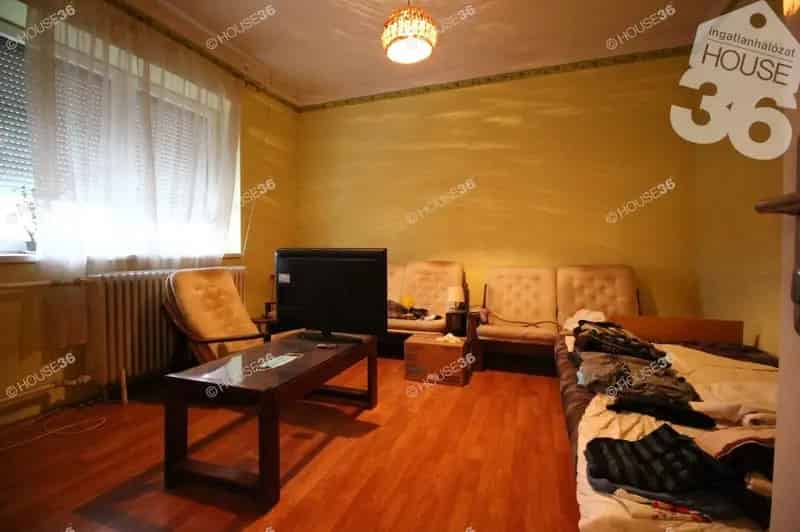 1601m2-es Telken 3 Szobás Felújított Családi Ház Eladó