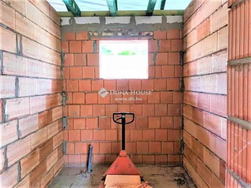 4 Hálószobás Új Építésű Családi Ház Garázzsal 1070m2-es Telken