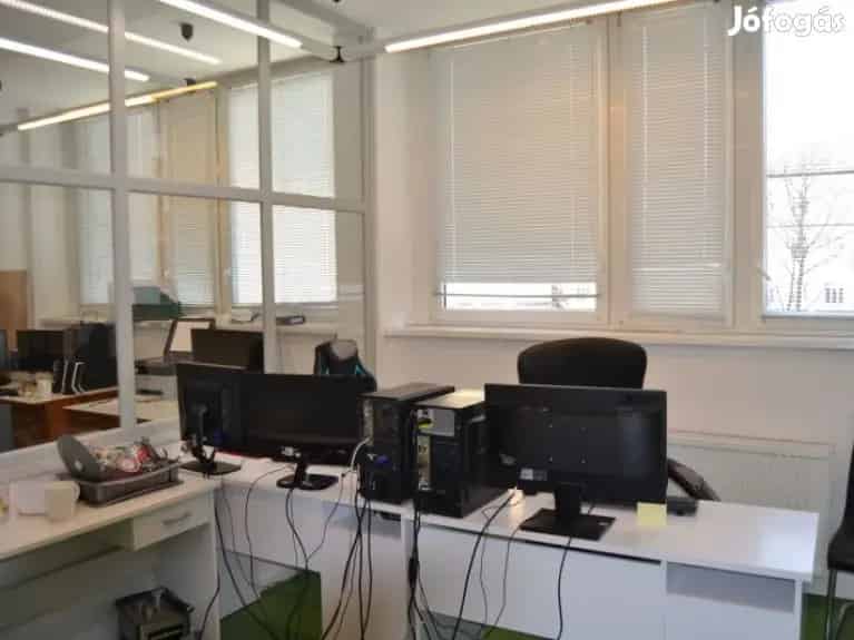 Iroda eladó Pécs Egyetemvárosban 30 m2