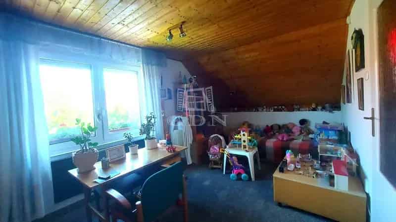 Sződligeti családi ház eladó - 147nm, medence, napelem