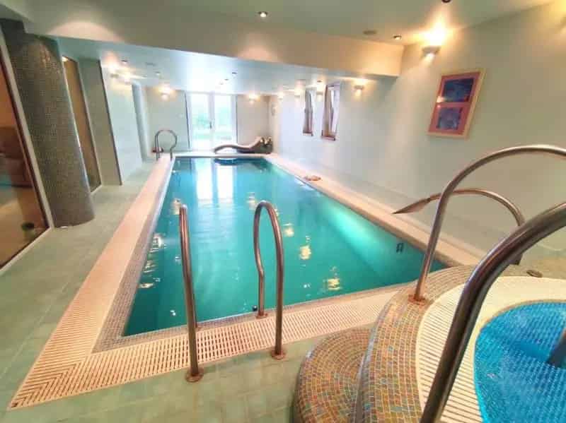 600m2-es Luxusvilla II Keruletben Panoramas Kilatas Lift Uszomedences Wellness