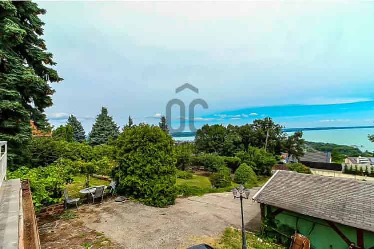 Balatonalmadi elado családi ház panoráma kilátással
