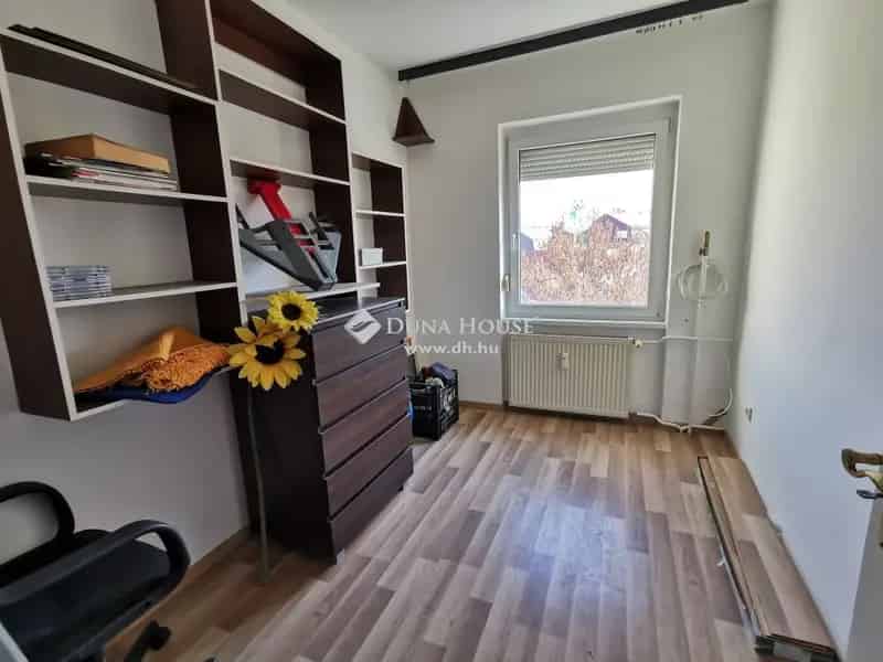 Tata központ 69m2 1 2 szobás lakás eladó