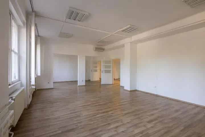 Váci 184 Business Center Irodák Raktárak Üzlethelyiségek