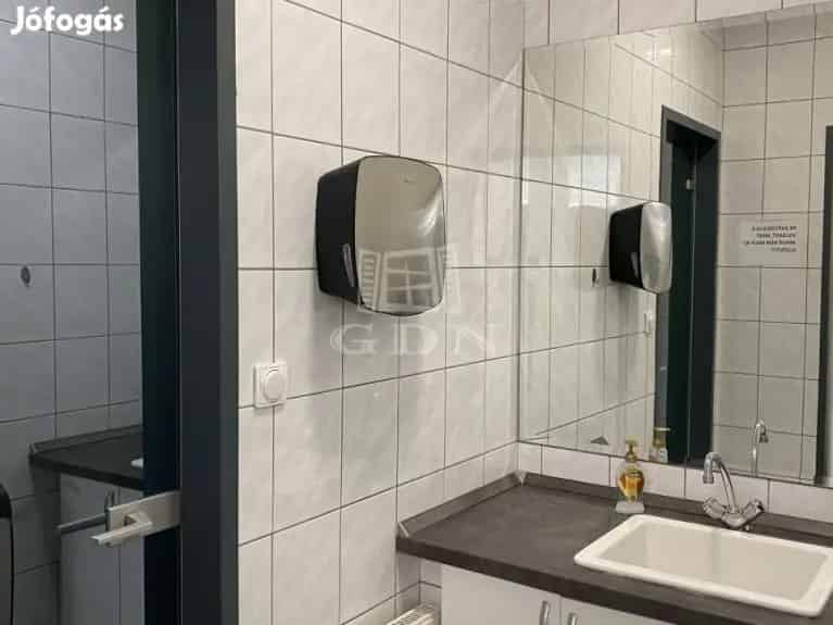 192m2 Felújított Iroda Albertfalván Kiváló Közlekedéssel