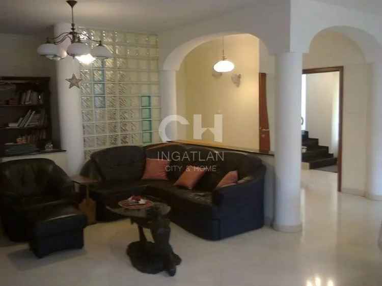 180m2-es 4 szoba + nappalis családi ház Székesfehérváron