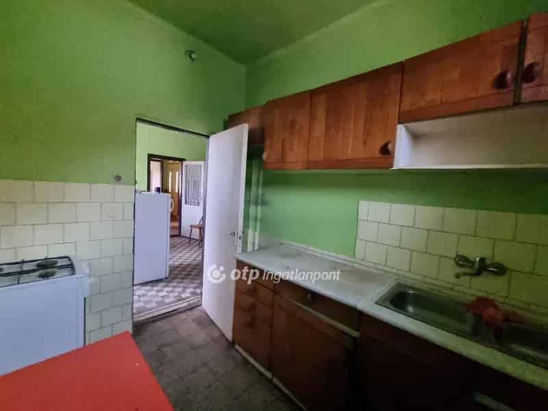 Pápai 3 szobás családi ház garázzsal és nagy telken