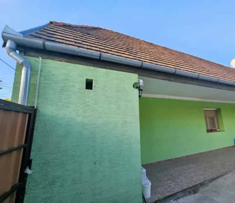 Felujitott 3 szobas csaldi haz parkos kerttel elado