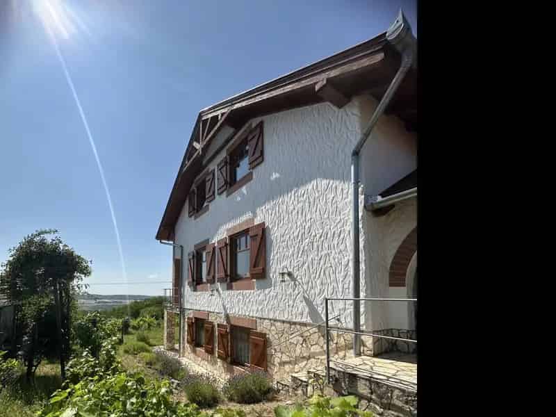 Rezi családi ház eladó - panorámás kilátás