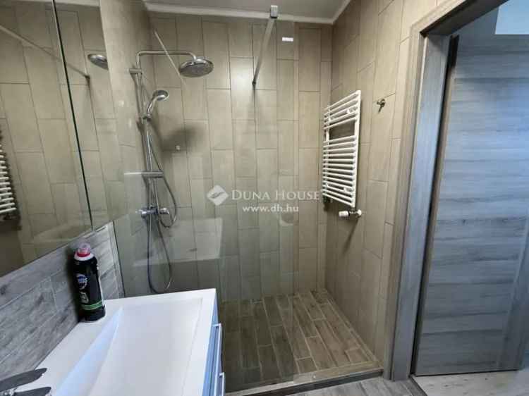 Penthouse Lakás Domb Lakóparkban Dupla Erkéllyel