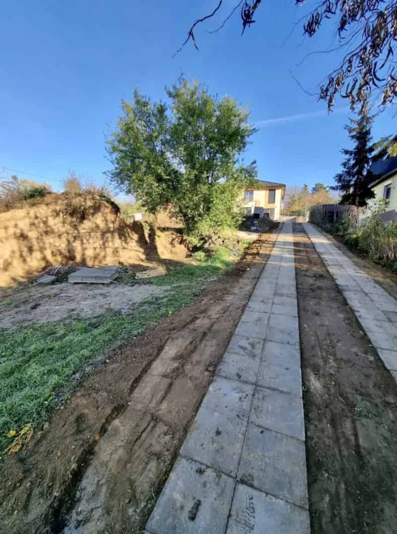 Aranyhegy 950 nm-es Telek Eladó 170 nm-es Épülettel