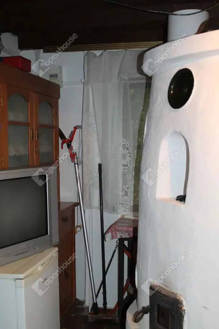 Eladó zártkert Magyarlakán 1624 m² - Gyümölcsfákkal és szőlővel