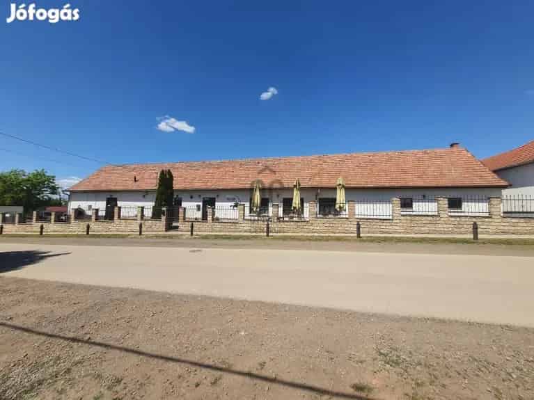 Eladó étterem és rendezvényház a Mátra lábánál Gyöngyöshalászon