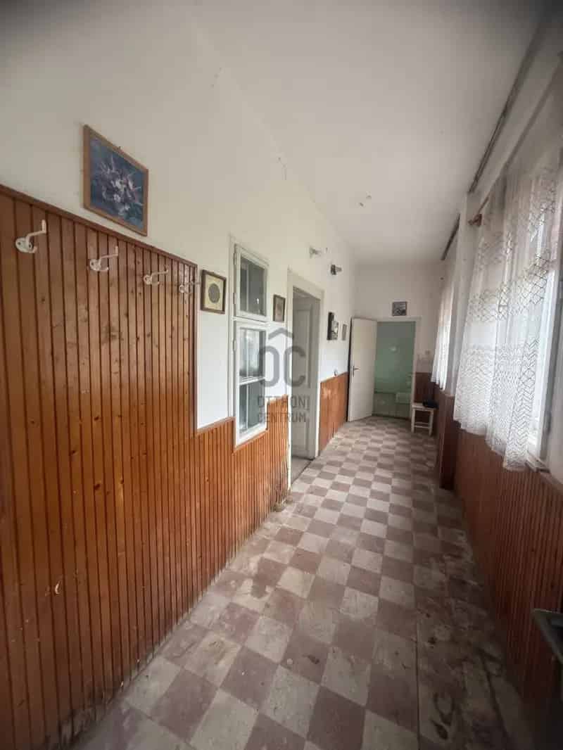Téti családi ház eladó felújítandó 1800 m2 telekkel