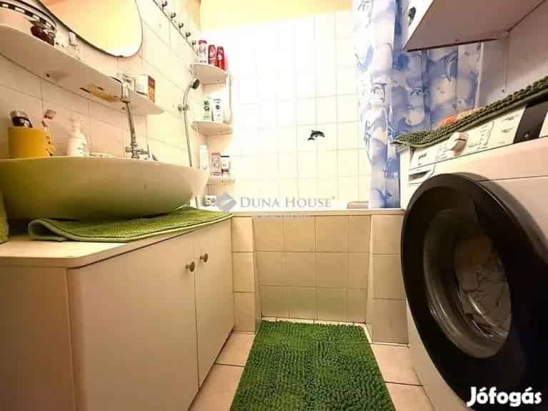Eladó lakás Kecskemét Szimpferopol téren 63nm 25 szoba erkély