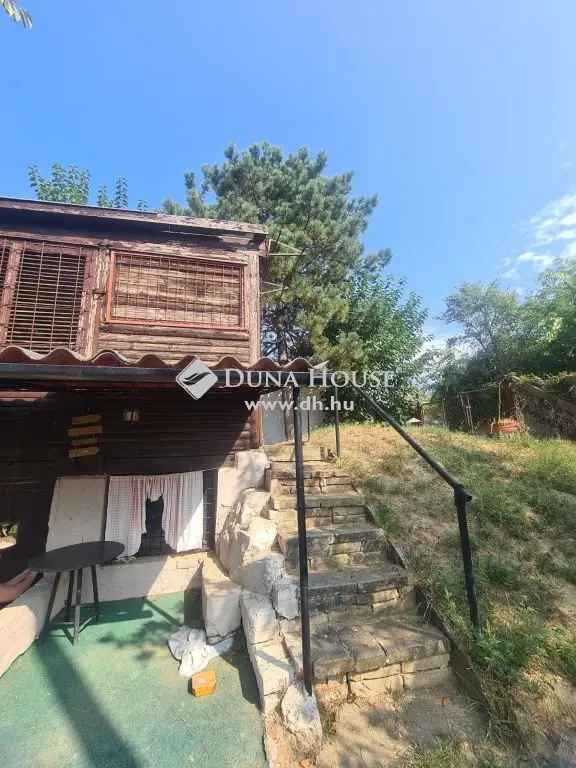 Pécs 1240 nm-es építési telek eladó