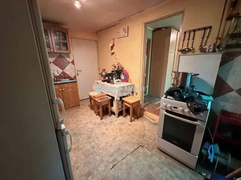 800 m2-es telken lévő kétszobás hétvégi ház eladó