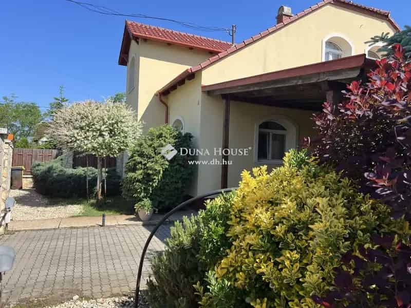 160m2-es családi ház Szatymazon - 4 szoba, medence, garázs