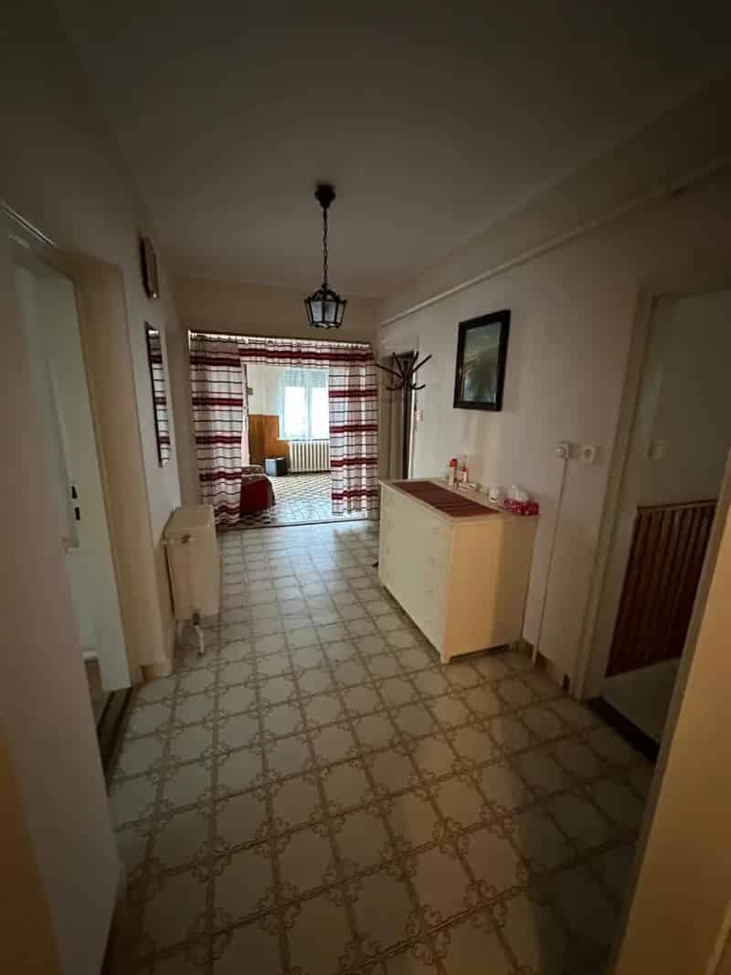 Szigliget - eladó kétszintes ház 35 szobával és 776 nm-es telekkel