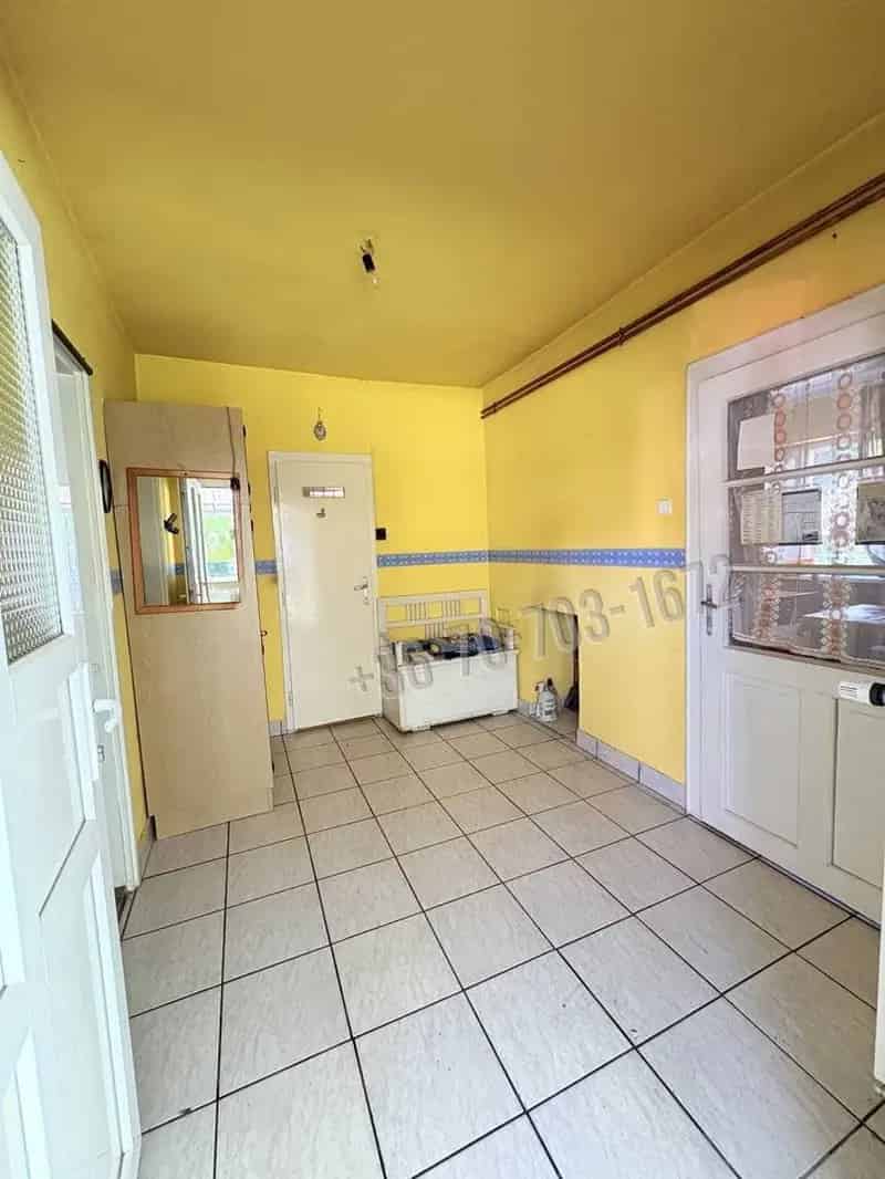 Dunakeszi családi ház eladó - 2 szoba, felújított, kerttel