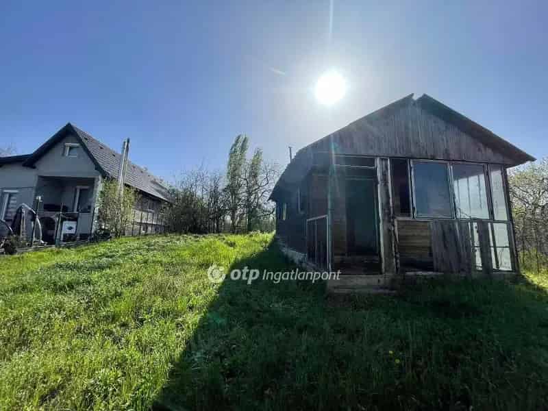 780 nm-es telek eladó Csepelen felújítandó faházzal