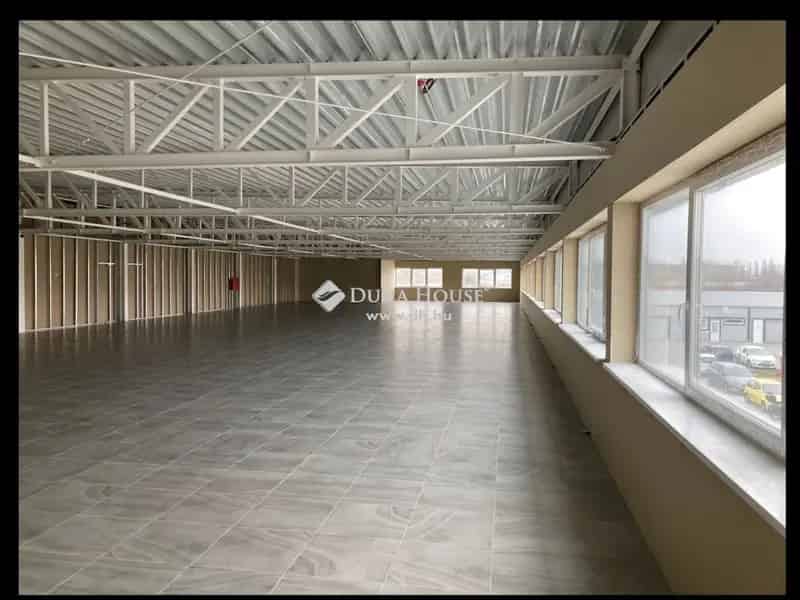 Győr 675 m2-es Újépítésű Iroda Kiadó