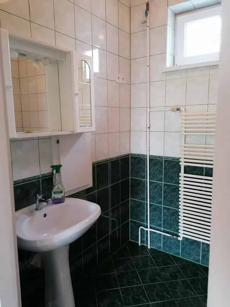 Komló Szilvás 2 szobás erkélyes tégla lakás eladó